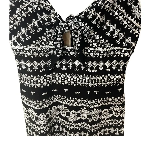 Alice & Olivia Roe Embroidered Fit Flare Mini Dress Tie Front Detail SZ 6 EUC - Picture 4 of 11